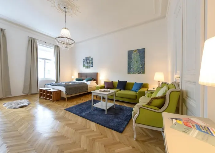 Senator Suite Stephansplatz by ichbucheAT