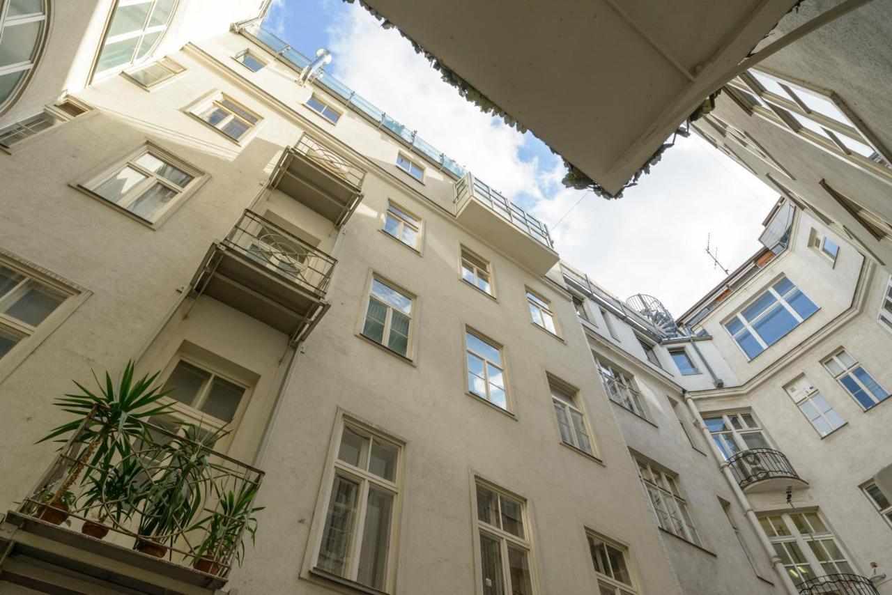 Senator Stephansplatz By Ichbucheat Apartment